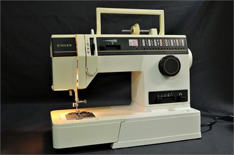 Singer Table Top Sewing Machine, Model 4617