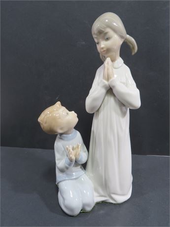 LLADRO "Teaching To Pray" Figurine