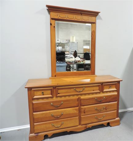 SINGER Furniture Dresser / Mirror