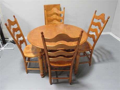 Nichols and Stone Maple Dining Table and 4 Chairs