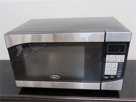 Oster Black and Stainless 900 Watt Microwave