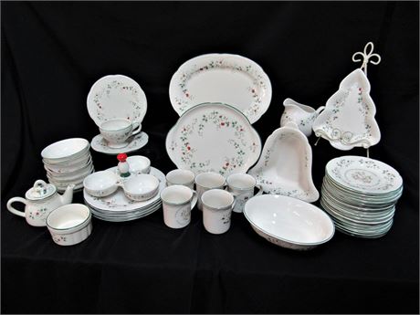 Lot of Pfaltzgraff Winterberry Serving/Dinnerware over 36 Pieces