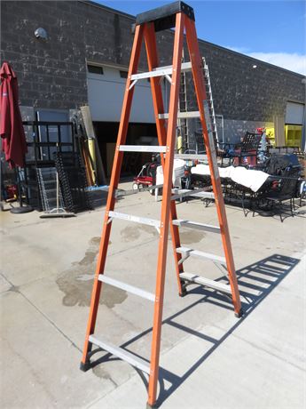 HUSKY 8 ft. Fiberglass Ladder