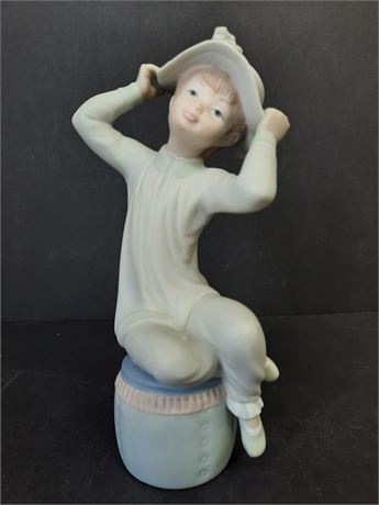 Lladro- Girl With Hat