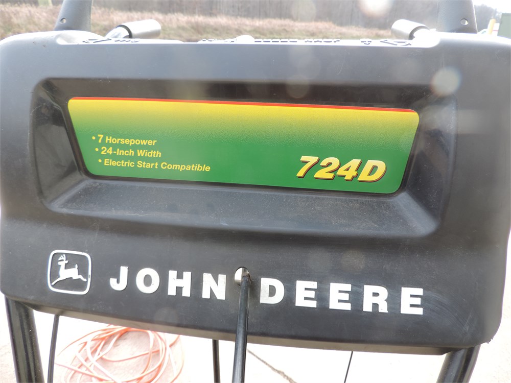 Transitional Design Online Auctions - JOHN DEERE Self Propelled 724D ...