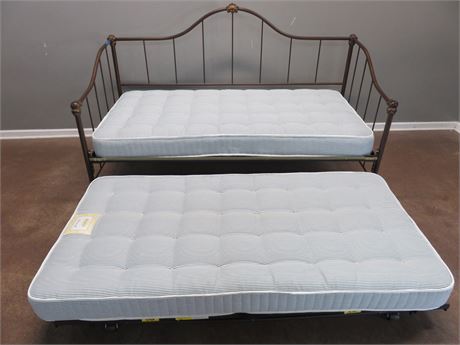 Metal Day Bed with Trundle