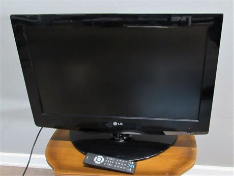 LG 26" Flat Panel TV with Remote
