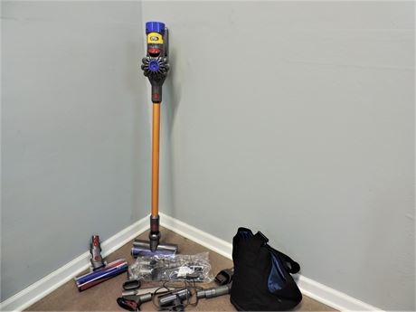 Dyson V8 Absolute Vacuum with Attachments