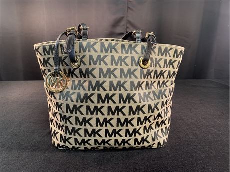 Michael Kors Jet Set Signature Logo Handbag
