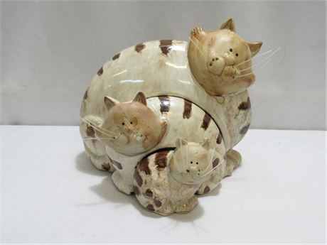 3 Nesting Vintage Ceramic Cat Figurines