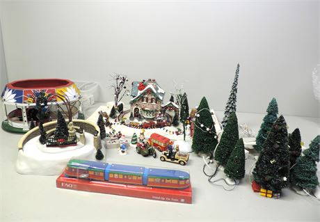 CHRISTMAS Village Houses / Accessories