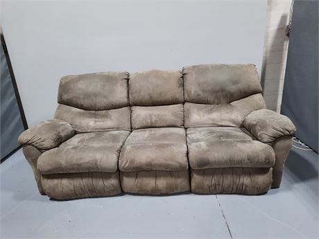 Magnet Grey Couch