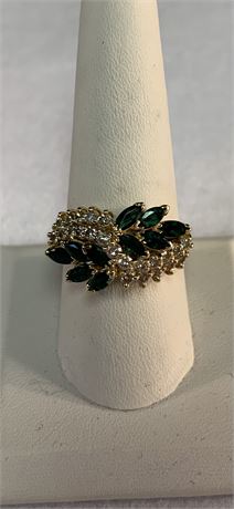 14 KT YELLOW GOLD   Majestic Emerald  Diamond  Cluster Cocktail Ring