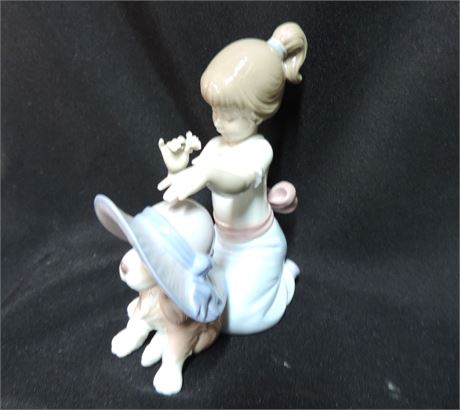 LLADRO 'An Elegant Touch' Porcelain Figurine / Box / Signed