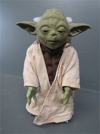 STAR WARS Yoda Talking Figure by Hasbro