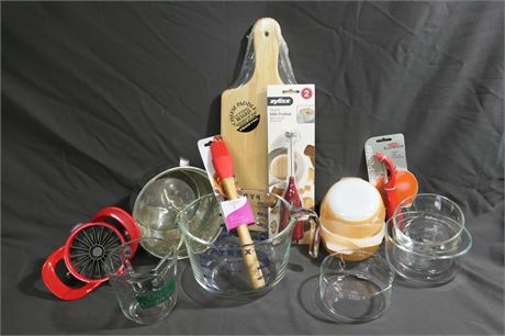 ANCHOR HOCKING, FIRE KING, PYREX & ZYLISS Kitchen Tool Lot