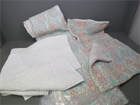 John Robshaw Quilted Bedspread w/Pillow Shams
