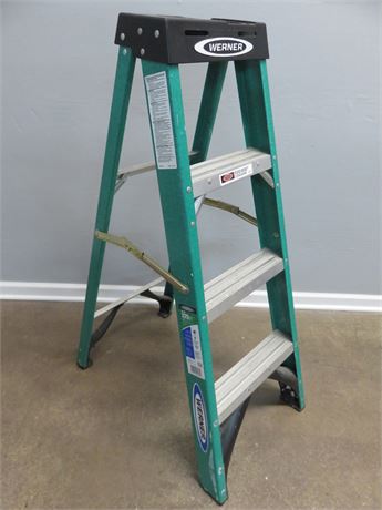 WERNER 4 ft. Fiberglass Step Ladder