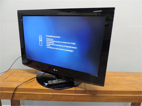 LG 32" Swivel Base LCD HGTV / Remote