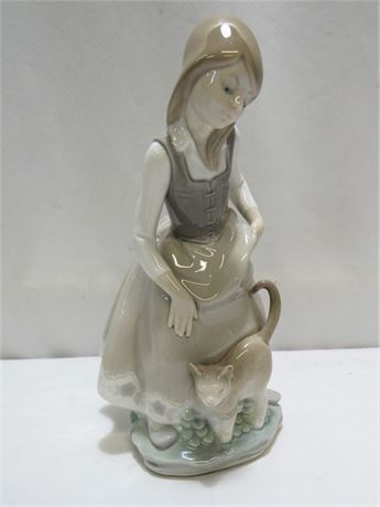 Lladro Figurine -  Girl With Cat #1187 - Retired