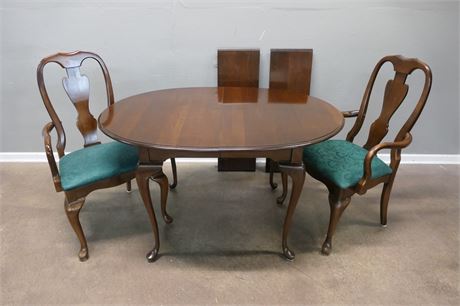 Queen Anne Table / Chairs / Leaves Set