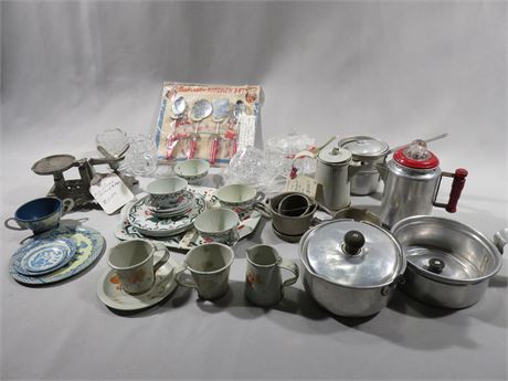 Vintage Miniature Toy / Kitchenware Lot