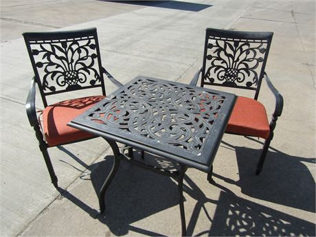 Outdoor Patio Furniture - Table & Chairs