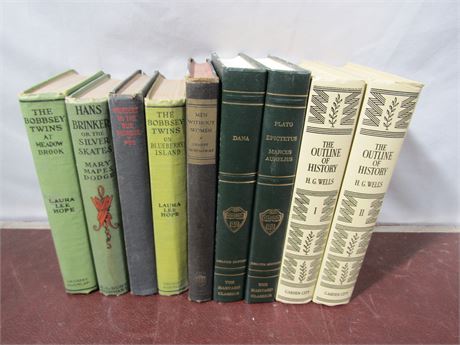Vintage Classic Books, H.G Wells, Hemingway