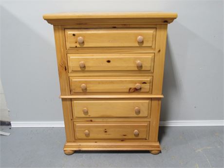Broyhill Bedroom Chest - Knotty Pine - 5 Drawers