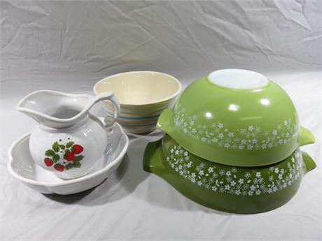 Assorted McCoy Pottery & Pyrex Bowls