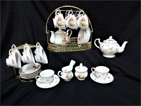 Tea Pots / Tea Cups / Tea Caddies / Lot (33)