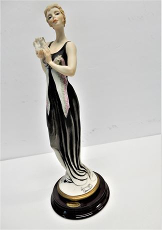 Signed Giusseppe Armani Sculpted Porcelain Figurine "Victoria"