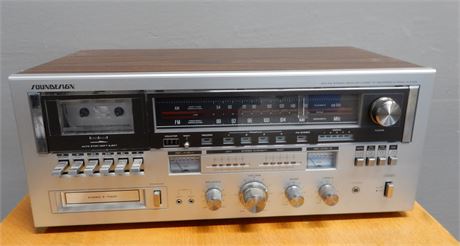 Soundesign Style # 5853 AM-FM Stereo Receiver/Cassette Recorder/8 Track Player