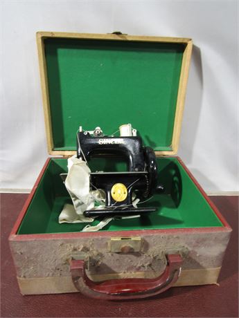 Miniature Singer Sewing Machine in Case