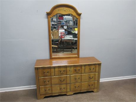 Stanley Furniture 7-Drawer Dresser with Mirror