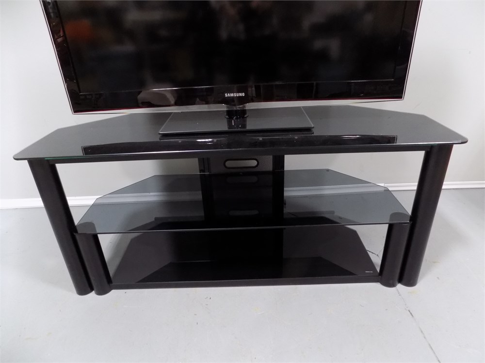 Transitional Design Online Auctions - Samsung LN52B550K1FXZA TV