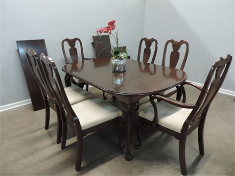Georgetown Dining Table / Six Chairs