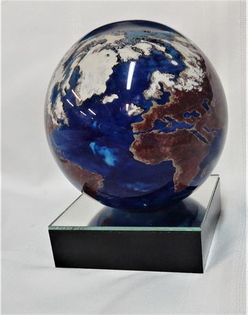 Steven Lundberg Art Glass Paperweight Earth Globe