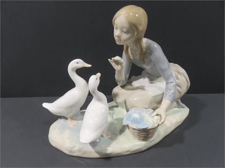 LLADRO "Food For Ducks" Figurine 4849