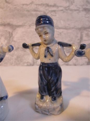Set of 4 small Vintage Porcelain/Ceramic Dutch Boy and Girl