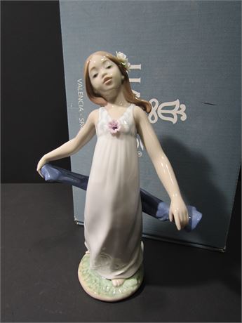 Lladro Porcelain Figurine Signed