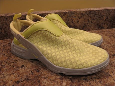 NIKE Air Women's Slip-On Shoes - Size 8