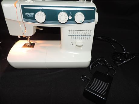 BROTHER Portable Sewing Machine