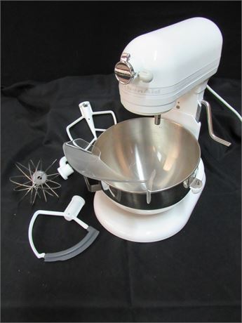 Kitchenaid Professional 5 + Mixer with attachments