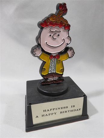 1970s AVIVA PEANUTS Charlie Brown Birthday Trophygram Figure