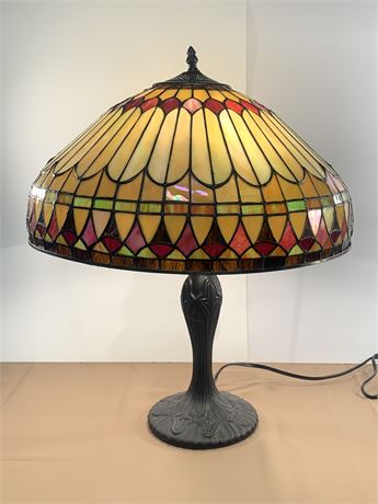 MEYDA  Art Glass Tiffany  Lamp