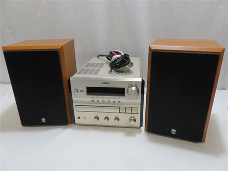 YAMAHA CD Receiver with Speakers