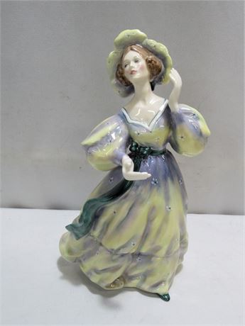 Vintage Royal Doulton Figurine - Grand Manner HN2723 - 1974