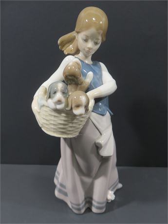 LLADRO "Puppies On The Side" Figurine 1311