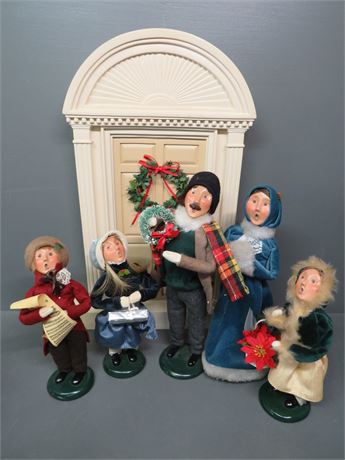 BYERS' CHOICE Carolers Victorian Family